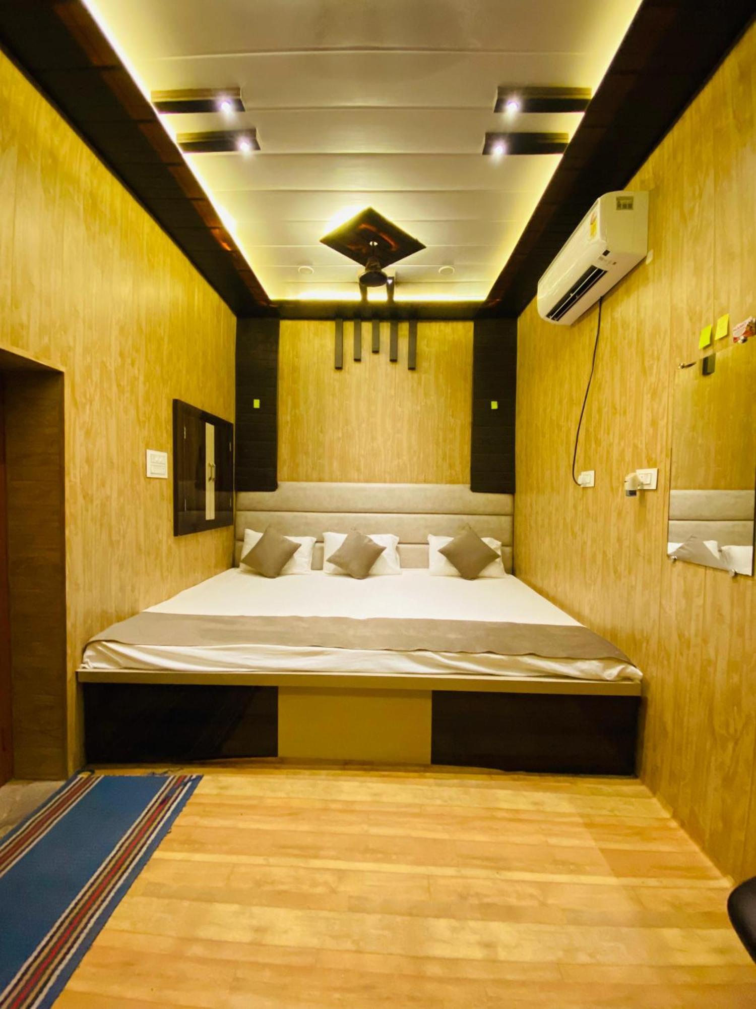 Namo Guest House Only For Indians Varanasi Eksteriør billede
