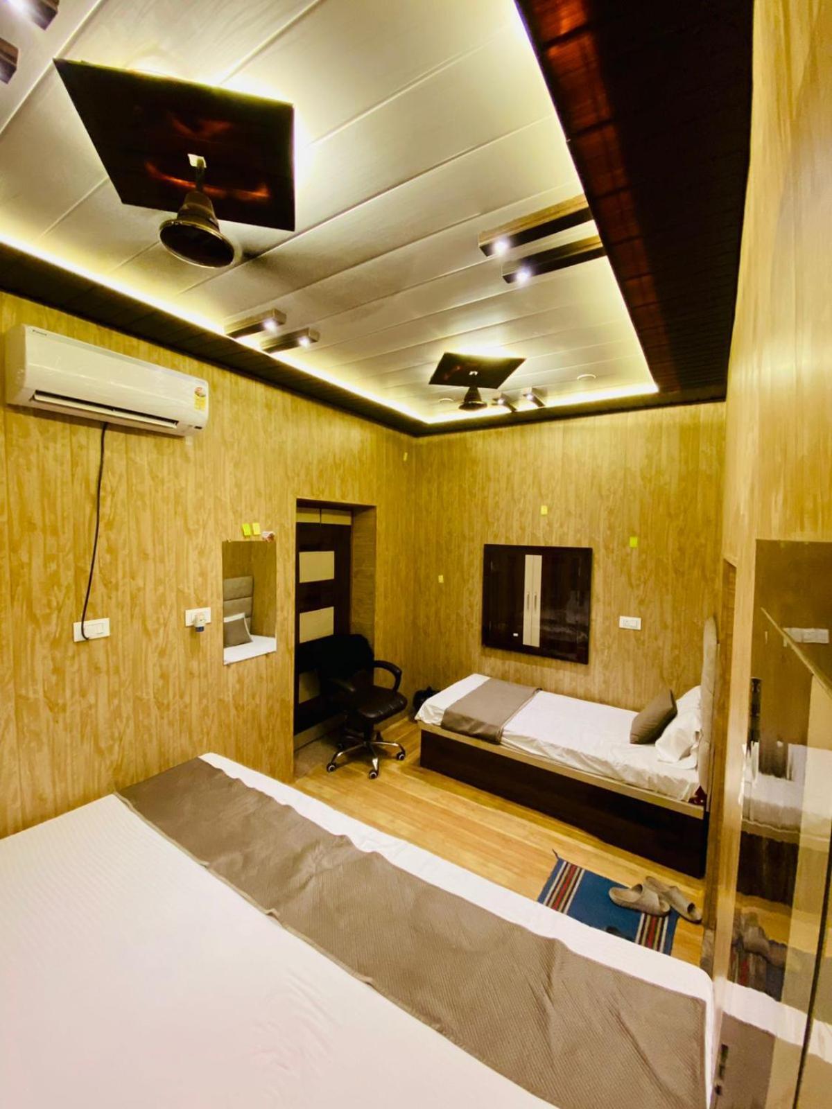 Namo Guest House Only For Indians Varanasi Eksteriør billede